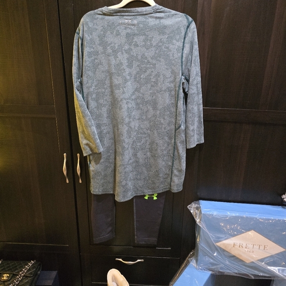 UnderArmour Dri-Fit Workout Outfit  and Blue Top / Grey Bottoms Unisex Large - Picture 3 of 8